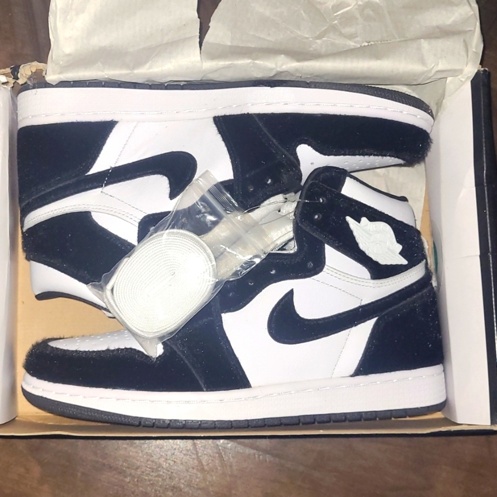 Mint cond Jordan 1 High OG Twist CD0461-007 black white panda pony fur  9.0W/7M